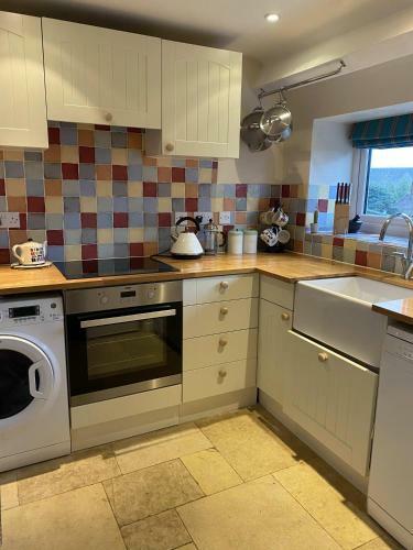 Traditional Cotswold Stone Peaceful Cottage With Stunning Views