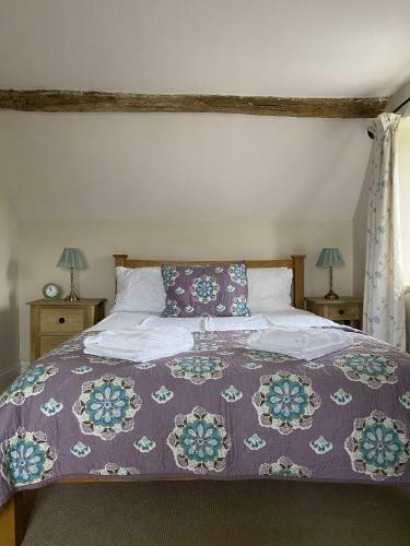 Traditional Cotswold Stone Peaceful Cottage With Stunning Views