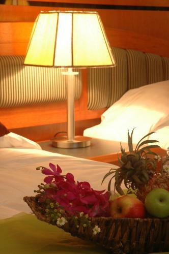 Oriental Crystal Hotel