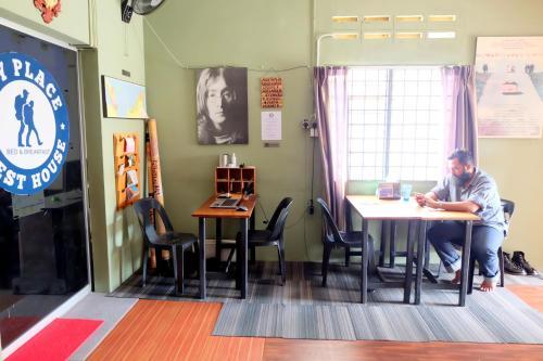 Hostal My Place Guest House