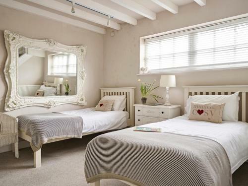 Wollaston Chateau Sleeps 19 Wifi