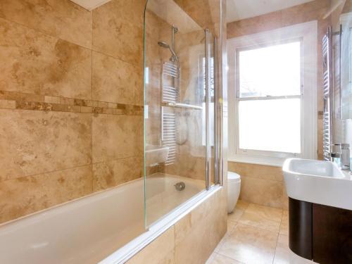 Grand Victorian House, Parking & River Walks