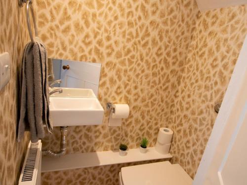 A Windsor Dream Home! Stylish And Roomy!