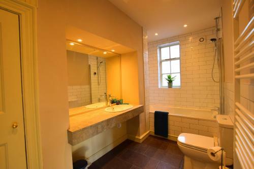 14 St Saviours Place, York