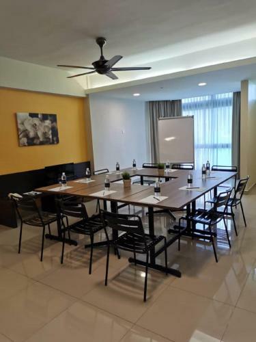 Aparthotel Fahrenheit Suites