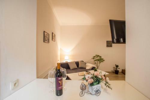 Proper Apartments Studio With Yard Near Freedom Square