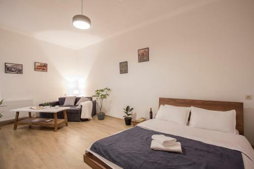 Proper Apartments Studio With Yard Near Freedom Square