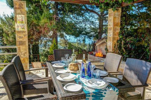 Agrilias Villa Sleeps 6 Pool Air Con Wifi