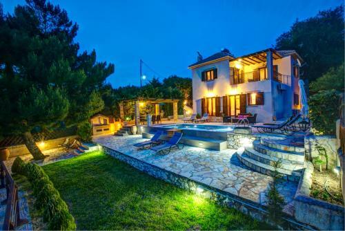 Agrilias Villa Sleeps 6 Pool Air Con Wifi