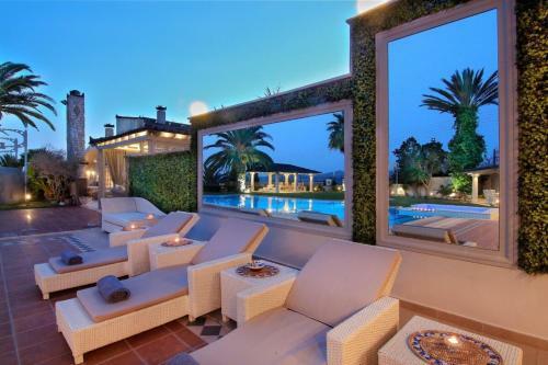Black Diamond Luxury Villa Anavyssos In Athens
