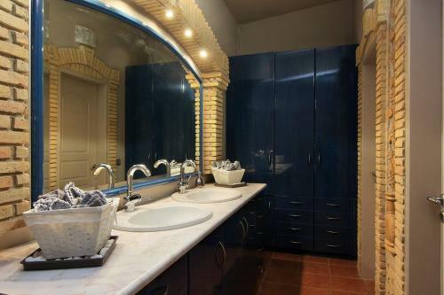 Black Diamond Luxury Villa Anavyssos In Athens