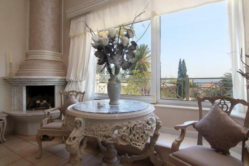 Black Diamond Luxury Villa Anavyssos In Athens