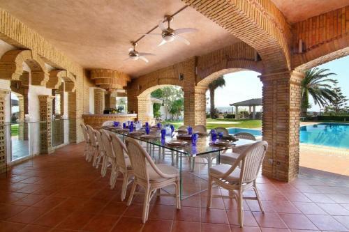 Black Diamond Luxury Villa Anavyssos In Athens