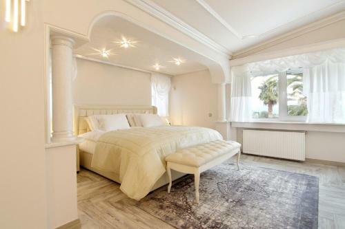 Black Diamond Luxury Villa Anavyssos In Athens
