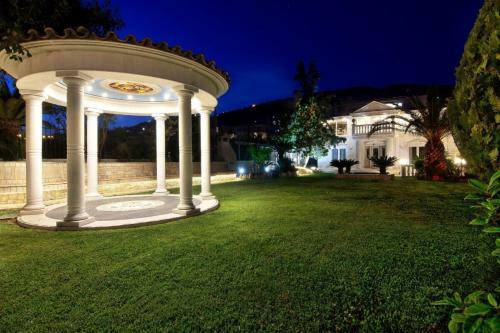 Black Diamond Luxury Villa Anavyssos In Athens