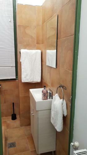 Palette Apartment Terracotta - Athens Center, 3 Bd, 2 Bath