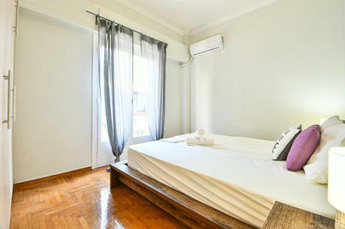 Fresh & Renovated Apartment Next To Metro Station