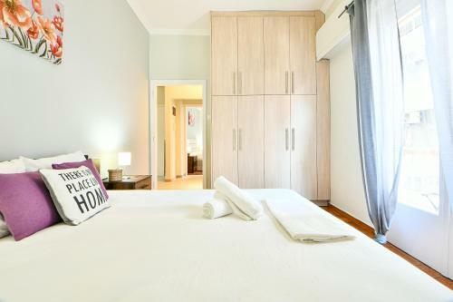 Fresh & Renovated Apartment Next To Metro Station
