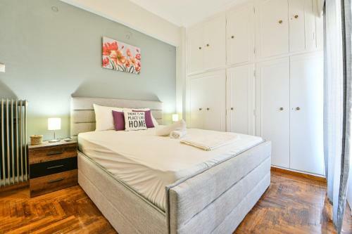 Fresh & Renovated Apartment Next To Metro Station