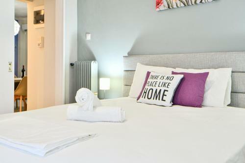 Fresh & Renovated Apartment Next To Metro Station