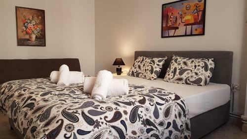 Palette Apartment Chocolate - Athens Center, 6 Bd, 3 Bath