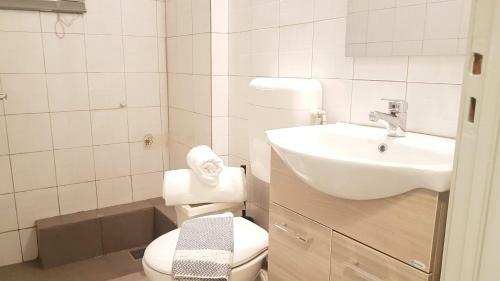 Palette Apartment Alice Blue - Athens Center, 3 Bd, 2 Bath