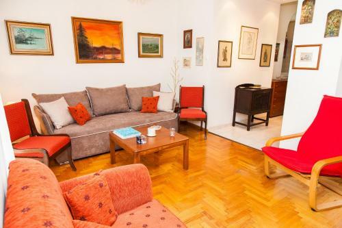 Vintage Apartment In Downtown Athens!