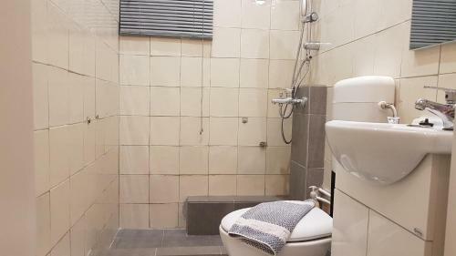 Palette Apartment Carmine - Athens Center, 6 Bd, 3 Bath