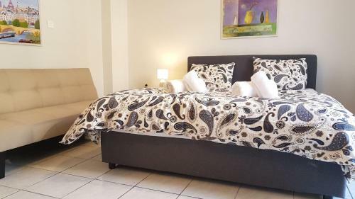 Palette Apartment Carmine - Athens Center, 6 Bd, 3 Bath