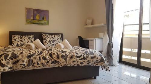 Palette Apartment Carmine - Athens Center, 6 Bd, 3 Bath
