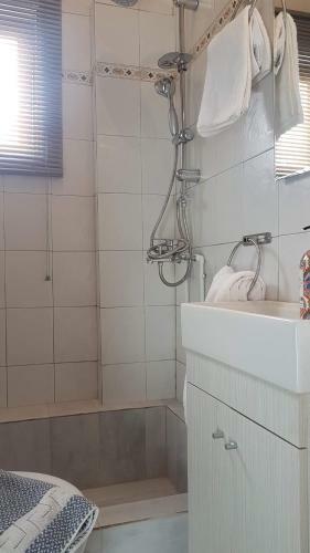 Palette Apartment Carmine - Athens Center, 6 Bd, 3 Bath