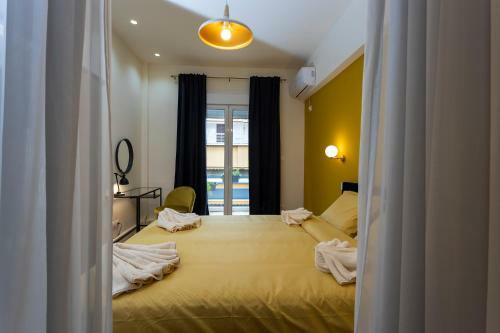 Stylish And Fancy Central Apartment