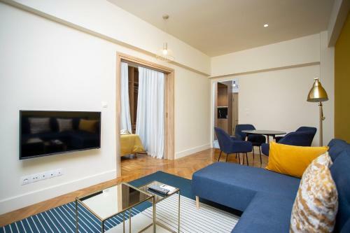 Stylish And Fancy Central Apartment
