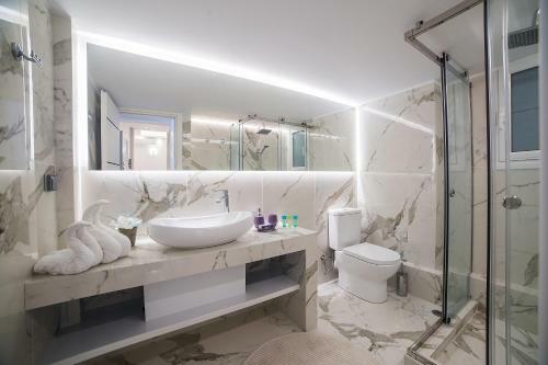 Amazing Apartment In Glyfada Center