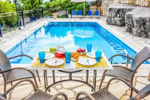 Agios Stefanos Sinion Villa Sleeps 6 Pool Air Con