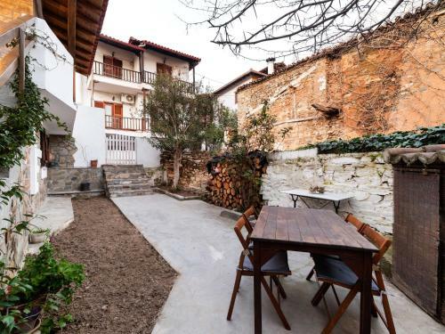 Cosy Apartment In Agios Nikolaos With Garden