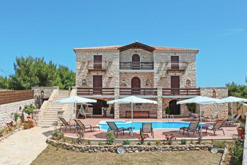 Koiliomenos Villa Sleeps 12 With Pool And Air Con