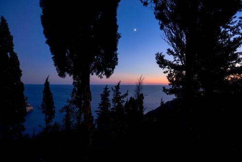 Ahai Paxos Villa