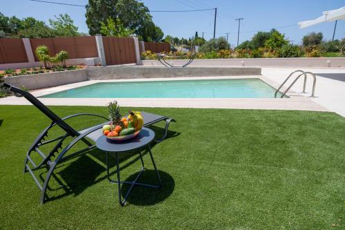 Fanes Villa Sleeps 8 With Pool And Air Con