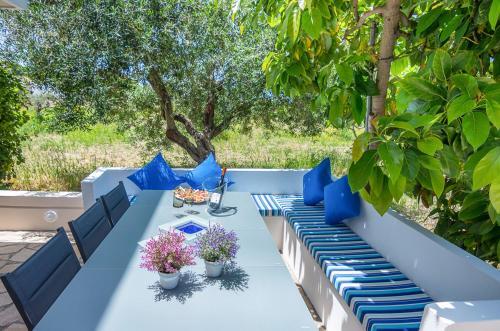Fanes Villa Sleeps 8 With Pool And Air Con