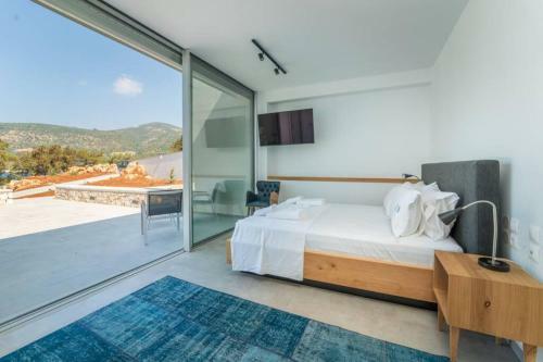 Villa Yana With Direct Sea Access, Large Pool & Heated Jacuzzi