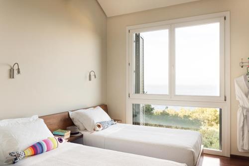 Geromonachos Villa Sleeps 14 With Pool Air Con And Wifi