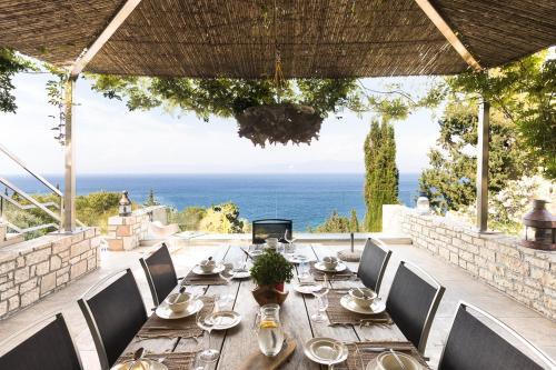 Geromonachos Villa Sleeps 14 With Pool Air Con And Wifi