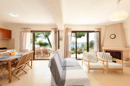 Beachfront Villa Posidi