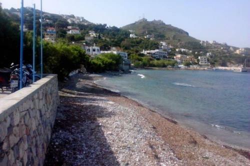 Waterfront Entire Beach House Below Geriakos Crag
