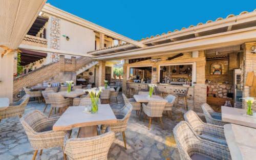 Garden Village Studios & Apartments