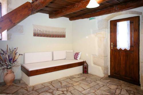 Vassiliki Traditional House Mountain & Field View