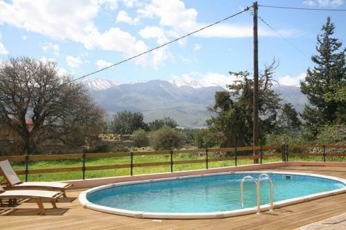 Vassiliki Traditional House Mountain & Field View