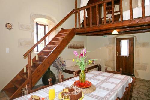 Vassiliki Traditional House Mountain & Field View