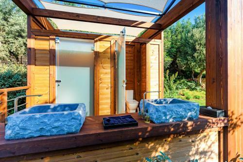 Villa In Tsifliki Sleeps 12 With Pool And Air Con